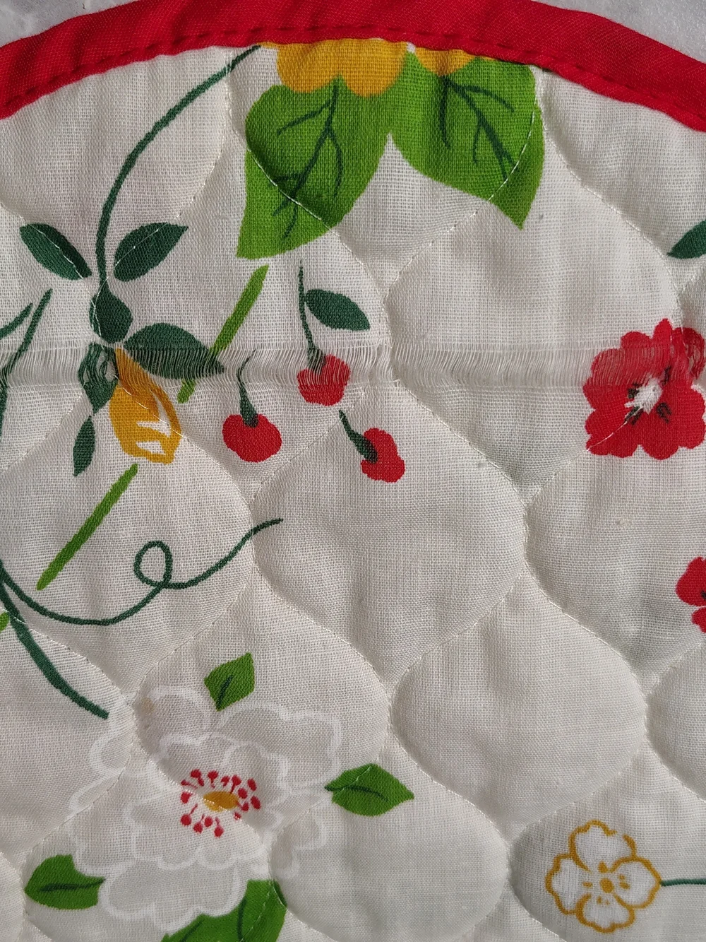4 Vintage Quilted Placemats Red & Yellow Flowers Reversible